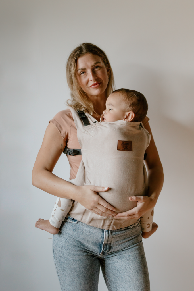 Buckle top baby carrier